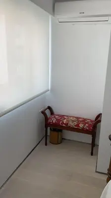 a corner of a room with a bench in a room at piso de 2 dormitorios in El Puerto de Santa María