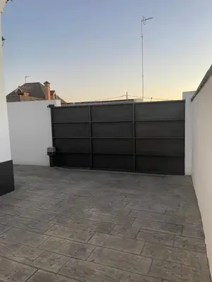 a black fence on the side of a building at La casa de Cris in Sanlúcar de Barrameda
