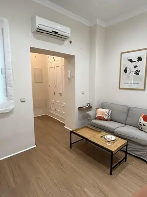 a living room with a couch and a coffee table at Apartamento en el centro histórico in El Puerto de Santa María