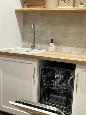 a dishwasher in a kitchen with a sink at Apartamento en el centro histórico in El Puerto de Santa María