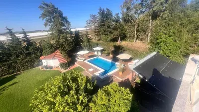 an overhead view of a house with a swimming pool at Abajo Stijlvol appartement met zwembad en tuin in Cádiz