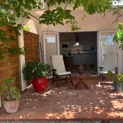 Abajo Stijlvol appartement met zwembad en tuin