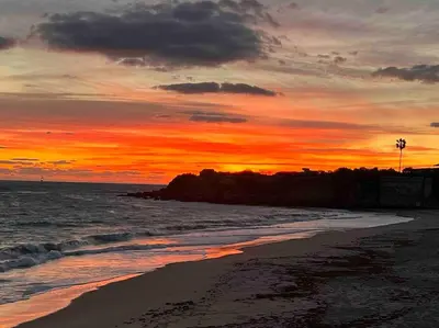 a sunset on a beach with the ocean and the sky at GINVA - MMS Bounty Puerto Sherry Playa in El Puerto de Santa María