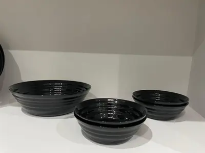 three black bowls sitting on a white shelf at Apartamentos Corredera 4 in Arcos de la Frontera