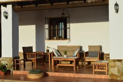 a living room with chairs and a table at Las Yucas in Conil de la Frontera