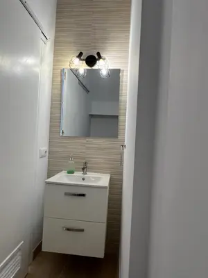 a bathroom with a sink and a mirror at Apartamento Las Arenas in Chiclana de la Frontera