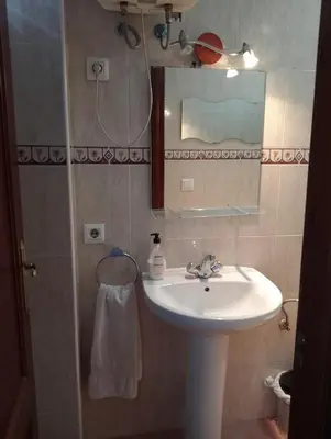 a bathroom with a sink and a mirror at Casa Lomas in Arcos de la Frontera