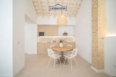 a kitchen and dining room with a table and chairs at Sanlucar Centro - Apartamento 4 in Sanlúcar de Barrameda