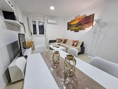 a living room with a table and a couch at Apartamento Granja - a 5 min de la playa in Cádiz