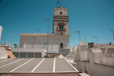 a building with a clock tower on top of it at Apartamento en pleno centro historico in Cádiz