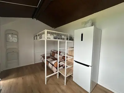 a room with a refrigerator and a bunk bed at Lugar acogedor al lado de La Barrosa in Campano