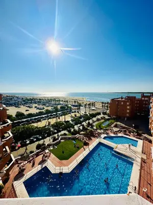 an overhead view of a pool with the ocean in the background at Ático horizonte in Sanlúcar de Barrameda