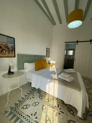 a bathroom with a shower and a sink at Apartamento Gallo Azul in Jerez de la Frontera