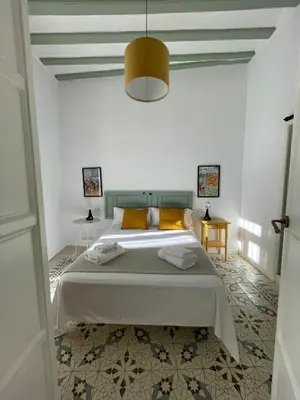 a living room with a couch and a table at Apartamento Gallo Azul in Jerez de la Frontera