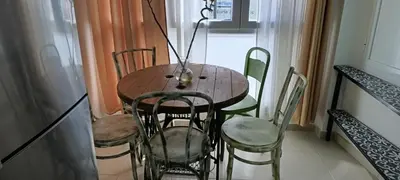 a living room with a couch and a tv at apartamentos el circulo mágico in Arcos de la Frontera
