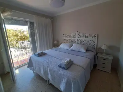 a bedroom with a bed with two towels on it at El Parque 4 dormitorios wifi playa centro in Sanlúcar de Barrameda