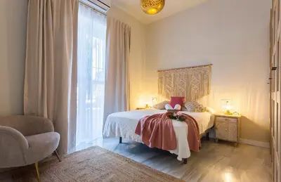 a bedroom with a bed and a large window at Alcazar Centrico Moderno in Jerez de la Frontera