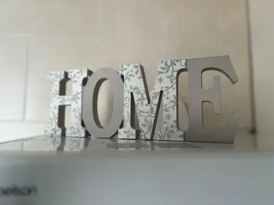 a sign that says hope sitting on top of a table at Geminis in Rota