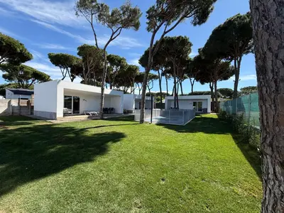 a house with a swimming pool in a yard at Villa Pinar del Novo in Chiclana de la Frontera