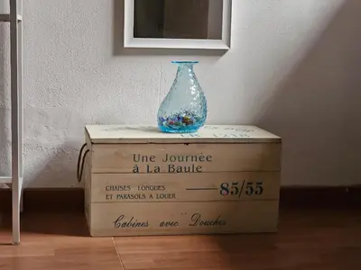 a blue vase sitting on top of a box at Sherryflat Naranjas 9 in Jerez de la Frontera
