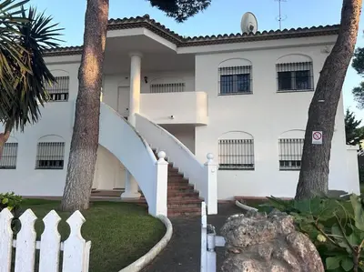 a white fence in front of a white house at Apartamento La Barrosa Beach in Novo Sancti Petri
