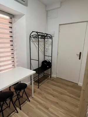 a room with a white table and a black shelf at Apartamento catedral in Jerez de la Frontera