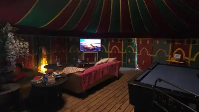 a living room with a couch and a tv at Paraiso Perdido in Conil de la Frontera
