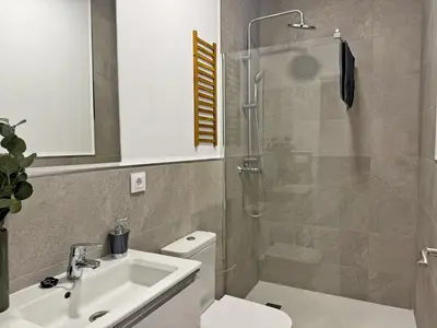 a bathroom with a toilet and a sink and a shower at Apartamento Clavel - Ole Solutions in Jerez de la Frontera