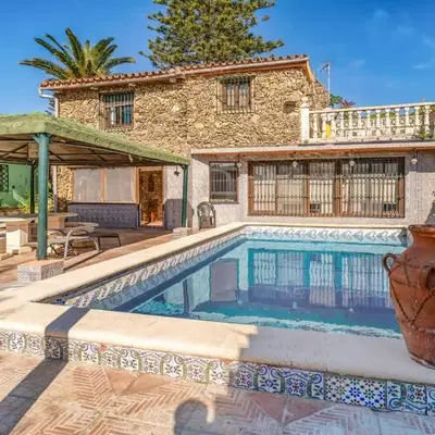 Stunning Home In Chiclana De La Fronter