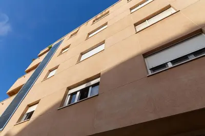 a tall building with windows on the side of it at Norte y Sur by Gades Gestión in San Fernando