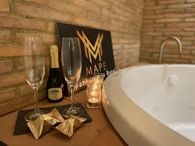 a bathroom with two wine glasses and a tub at Winahost Algar Rural in Algar
