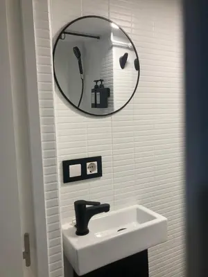 a bathroom with a sink and a mirror at Apartamento Empedrado in Jerez de la Frontera
