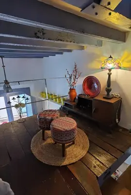 a living room with two chairs and a table at La casa vertical in Cádiz