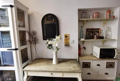 a room with a table with a vase of flowers on it at La casa vertical in Cádiz