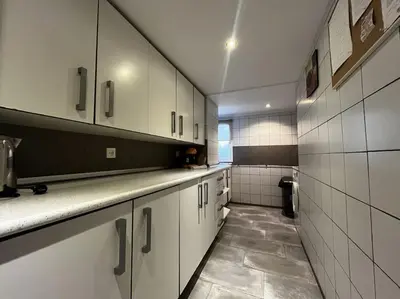 a large kitchen with white cabinets and tile walls at Little Cadiz Grupo AC Gestion in Cádiz