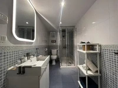 a bathroom with a sink and a shower and a toilet at Little Cadiz Grupo AC Gestion in Cádiz