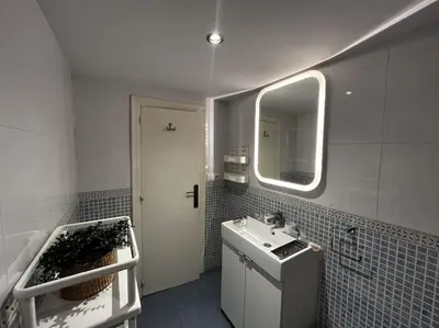 a bathroom with a sink and a mirror at Little Cadiz Grupo AC Gestion in Cádiz