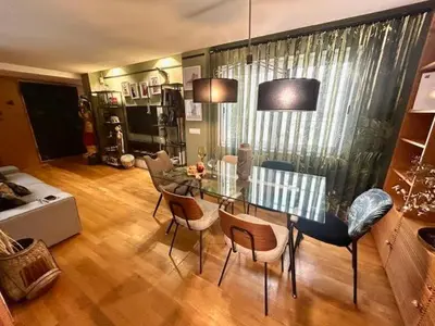 a living room with a glass table and chairs at GATU Exótica , 