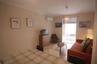 a hallway with a door and a tile floor at Apartamento Ficus junto a la playa Cádiz in Cádiz