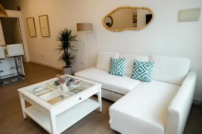 a living room with a white couch and a table at Urban Vistahermosa in El Puerto de Santa María