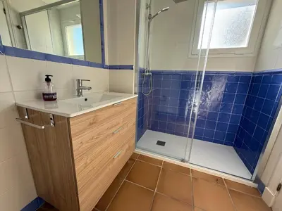 a bathroom with a shower and a sink at Apartamento Costa Ballena Playa y Golf in Cádiz