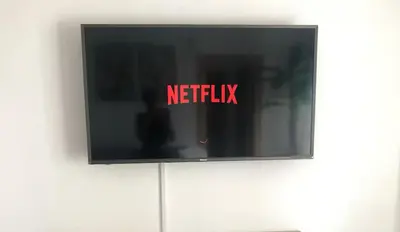 a television screen with the words netflix on it at Vistas al mar primera linea playa Valdelagrana in El Puerto de Santa María