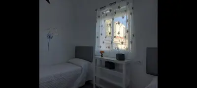 a small room with a bed and a window at Apartamento Eluan in Arcos de la Frontera