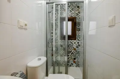 a bathroom with a shower and a toilet at Casa con encanto - Wifi, aire acondicionado in Puerto Real