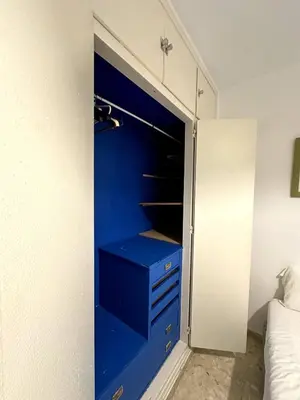 a blue cabinet in a room with a bed at Paraíso Frente al Mar en Cádiz in Cádiz