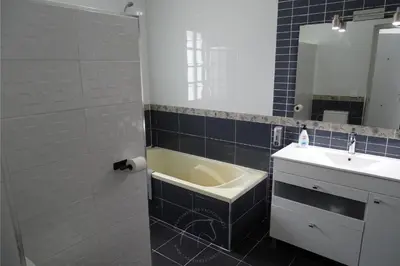 a shower with a shower head in a bathroom at Apartamento Asis in Jerez de la Frontera