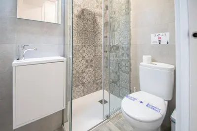 a bathroom with a toilet and a shower at Estudio Viñamar Cádiz in Cádiz