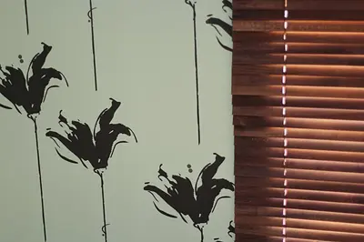 a wall with black and brown flowers on it at Vive Sanlúcar con aparcamiento en la puerta in Sanlúcar de Barrameda