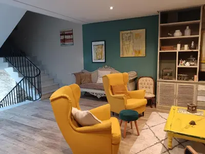 a living room with yellow chairs and a couch at Oasis de Bornos Maison Entière in Bornos