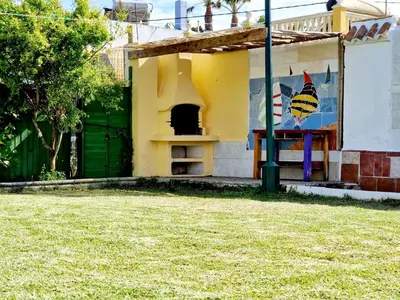 a house with a painting on the side of it at Librada de las olas in Cádiz